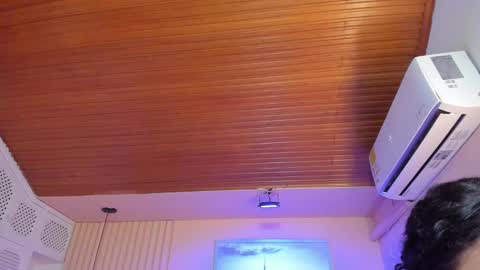 Viiolett online show from November 1, 2025, 12:07 pm