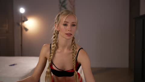 vika54784 online show from October 31, 2025, 5:52 am