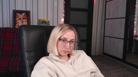 Snapshot of vikaericka chatting on January 16, 2026, 1:53 am Vika online show from January 16, 2026, 1:53 am