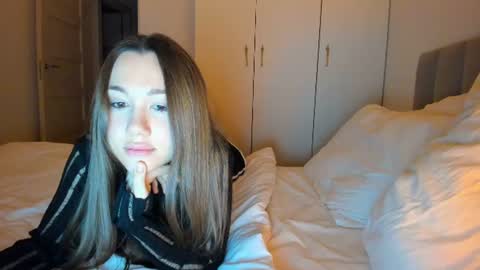 Vika   online show from June 15, 2026, 9:39 pm
