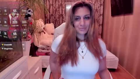 Snapshot of vikilove_ chatting on July 25, 2026, 5:43 pm Victoria online show from July 25, 2026, 5:43 pm