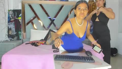 Snapshot of vikitomson chatting on December 31, 2024, 12:57 pm vikiTomson online show from December 31, 2024, 12:57 pm