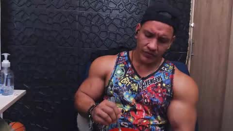 Viktor Herrera online show from November 9, 2025, 6:06 pm