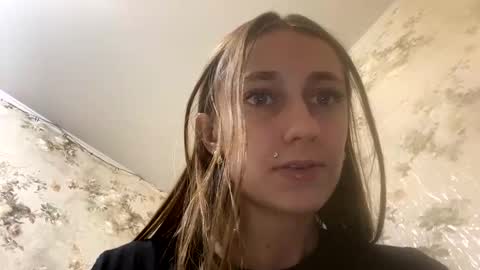 Snapshot of viktoria9898 chatting on December 4, 2024, 4:54 am Sweett online show from December 4, 2024, 4:54 am