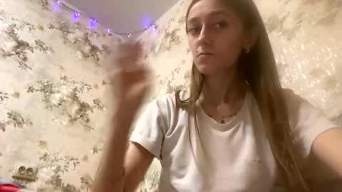Snapshot of viktoria9898 chatting on December 9, 2024, 12:12 am Sweett online show from December 9, 2024, 12:12 am