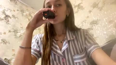Snapshot of viktoria9898 chatting on December 11, 2024, 5:10 am Sweett online show from December 11, 2024, 5:10 am