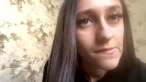 Snapshot of viktoria9898 chatting on February 17, 2025, 9:46 am Sweett online show from February 17, 2025, 9:46 am