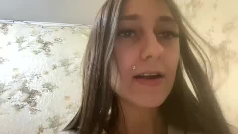 Snapshot of viktoria9898 chatting on February 22, 2025, 12:38 am Sweett online show from February 22, 2025, 12:38 am