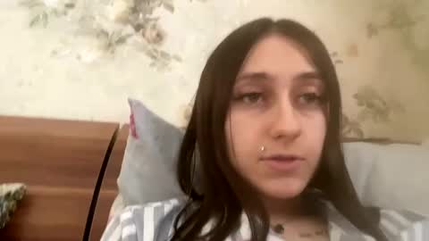 Snapshot of viktoria9898 chatting on March 11, 2025, 6:00 am Sweett online show from March 11, 2025, 6:00 am