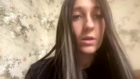 Snapshot of viktoria9898 chatting on September 30, 2025, 11:37 am Sweett online show from September 30, 2025, 11:37 am