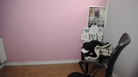 Snapshot of viktoria_lovely chatting on January 18, 2025, 9:34 am viktoria_lovely online show from January 18, 2025, 9:34 am