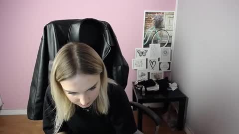 viktoria_lovely online show from October 22, 2025, 9:31 am