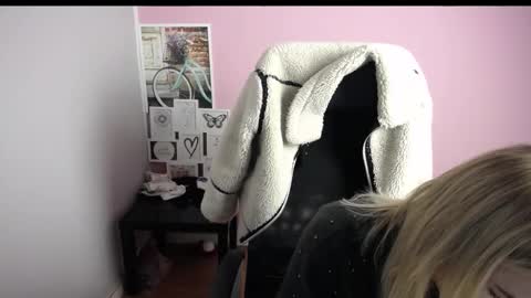 viktoria_lovely online show from November 25, 2025, 10:04 am