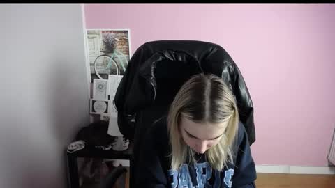 Snapshot of viktoria_lovely chatting on February 5, 2026, 7:02 am viktoria_lovely online show from February 5, 2026, 7:02 am