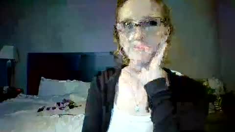 Adori online show from October 19, 2025, 4:24 am