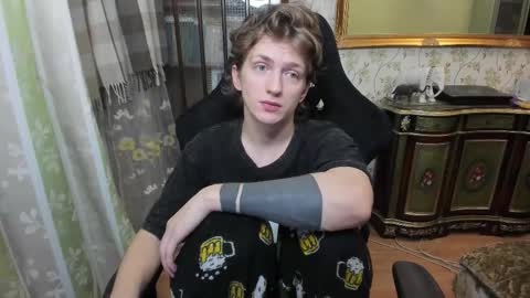 Dimoooooon online show from January 12, 2026, 7:41 pm