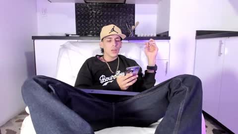 Snapshot of vincenthunter chatting on January 22, 2025, 10:26 pm Vincent online show from January 22, 2025, 10:26 pm