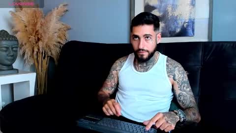 Snapshot of vincentsartori chatting on October 22, 2025, 7:13 pm Vincent Sartori online show from October 22, 2025, 7:13 pm