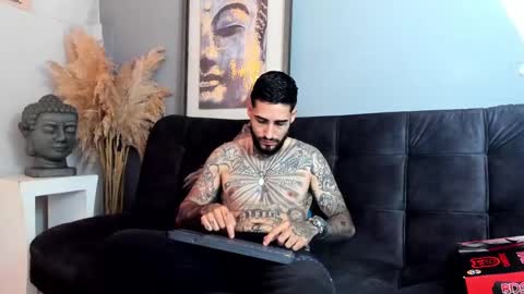 Snapshot of vincentsartori chatting on October 31, 2025, 5:14 pm Vincent Sartori online show from October 31, 2025, 5:14 pm