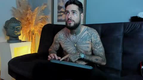 Snapshot of vincentsartori chatting on November 17, 2025, 8:03 pm Vincent Sartori online show from November 17, 2025, 8:03 pm