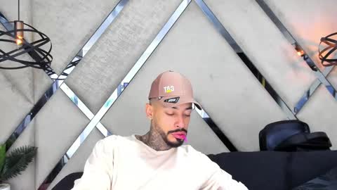 ---Vinzen--- online show from October 22, 2025, 4:24 am