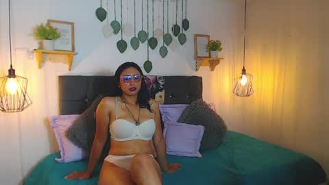 V I O L E T  online show from April 15, 2026, 7:54 pm