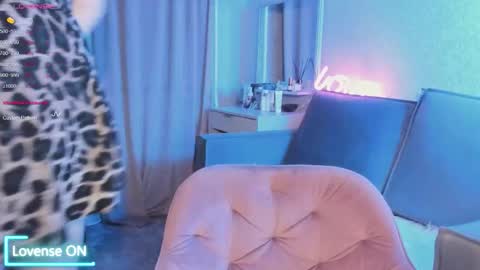 violet____h online show from October 18, 2025, 7:25 pm