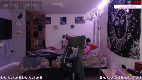 Snapshot of violet_baby_ chatting on October 14, 2025, 8:42 pm Your WetWildWhore online show from October 14, 2025, 8:42 pm