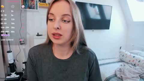 Violet online show from April 20, 2026, 12:08 pm