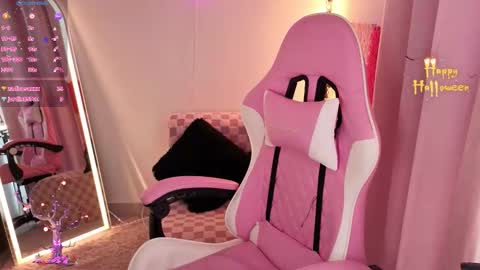 violet online show from October 11, 2025, 5:44 pm