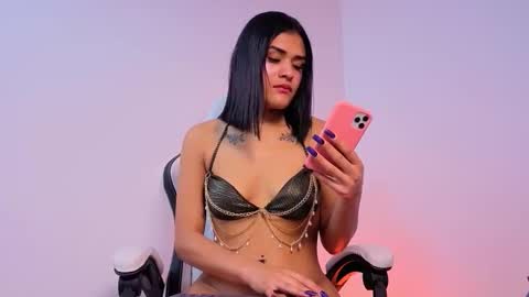 Snapshot of violet_jhonson chatting on October 22, 2025, 2:39 pm violet_jhonson online show from October 22, 2025, 2:39 pm