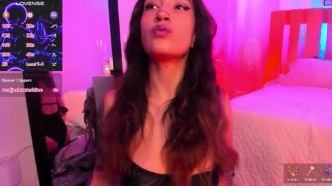 Violet Jones online show from November 11, 2025, 3:12 pm