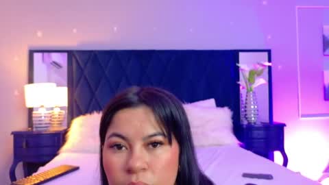 Snapshot of violet_saunders chatting on April 1, 2026, 7:11 pm Violet online show from April 1, 2026, 7:11 pm