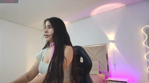 violet_tay1 online show from September 17, 2025, 11:45 am