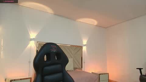 violet_tay1 online show from October 21, 2025, 11:00 am