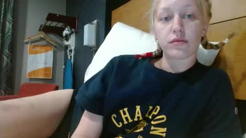 violet_winter97 online show from November 26, 2025, 10:49 am