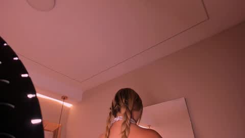 Violeta  online show from October 8, 2025, 11:19 am