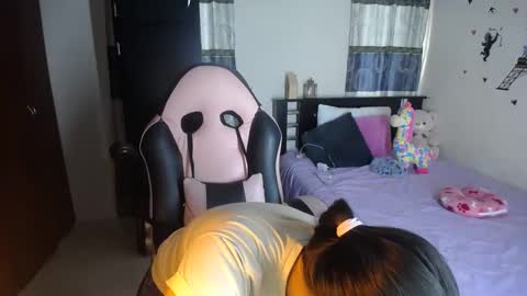 violeta.. online show from February 24, 2025, 8:58 pm