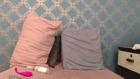 Violeta  online show from December 17, 2024, 1:07 am