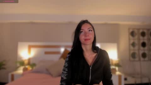 Snapshot of violeta_dh chatting on May 18, 2026, 12:00 pm Violeta online show from May 18, 2026, 12:00 pm