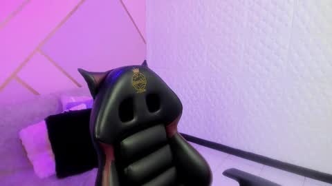     online show from February 18, 2026, 9:22 pm