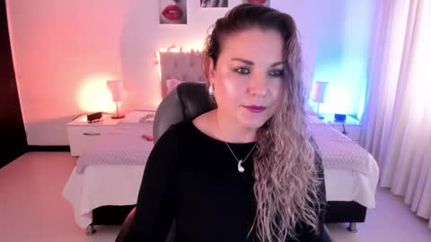 violeta_hotter_ online show from October 4, 2025, 11:30 am
