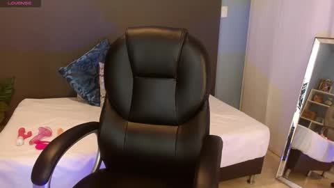 Violeta leon online show from September 12, 2025, 3:17 am