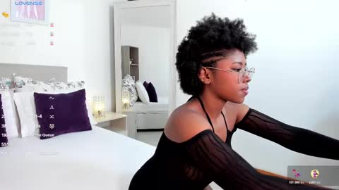 violeta_ruiz_ online show from February 7, 2025, 4:46 pm