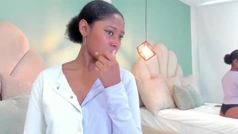 violeta_ruiz_ online show from October 13, 2025, 8:20 pm
