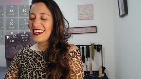 violeta_scott_ online show from June 1, 2026, 5:14 pm