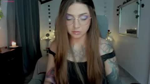 Snapshot of violetacrow chatting on July 9, 2026, 3:32 am Violeta online show from July 9, 2026, 3:32 am