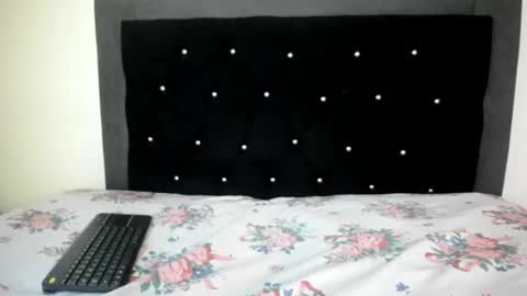 VioletaDums online show from October 19, 2025, 3:29 am