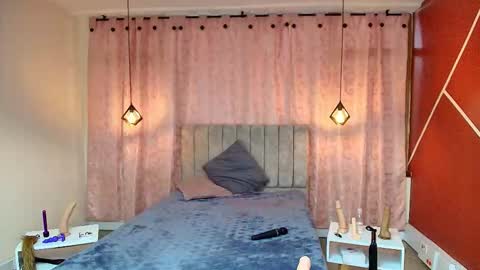 VIOLETA online show from October 7, 2025, 1:41 pm