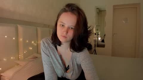 Violet online show from September 16, 2025, 4:19 pm